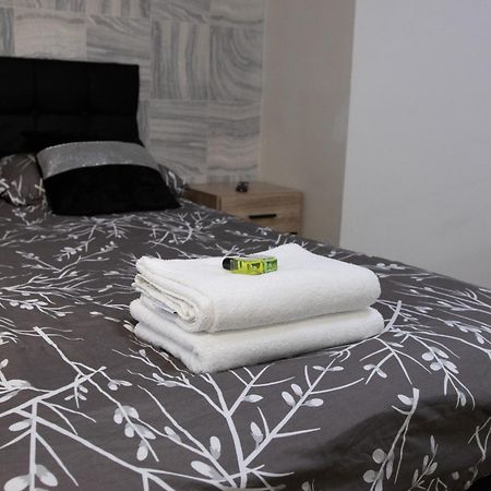 Hills View Apartments Манчестер Екстер'єр фото