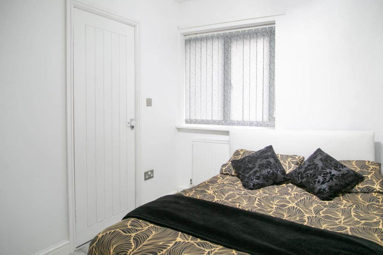 Hills View Apartments Манчестер Екстер'єр фото