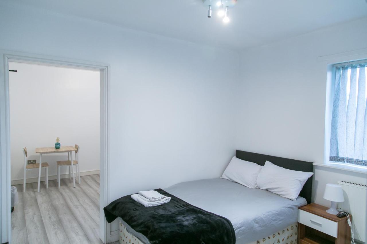 Hills View Apartments Манчестер Екстер'єр фото