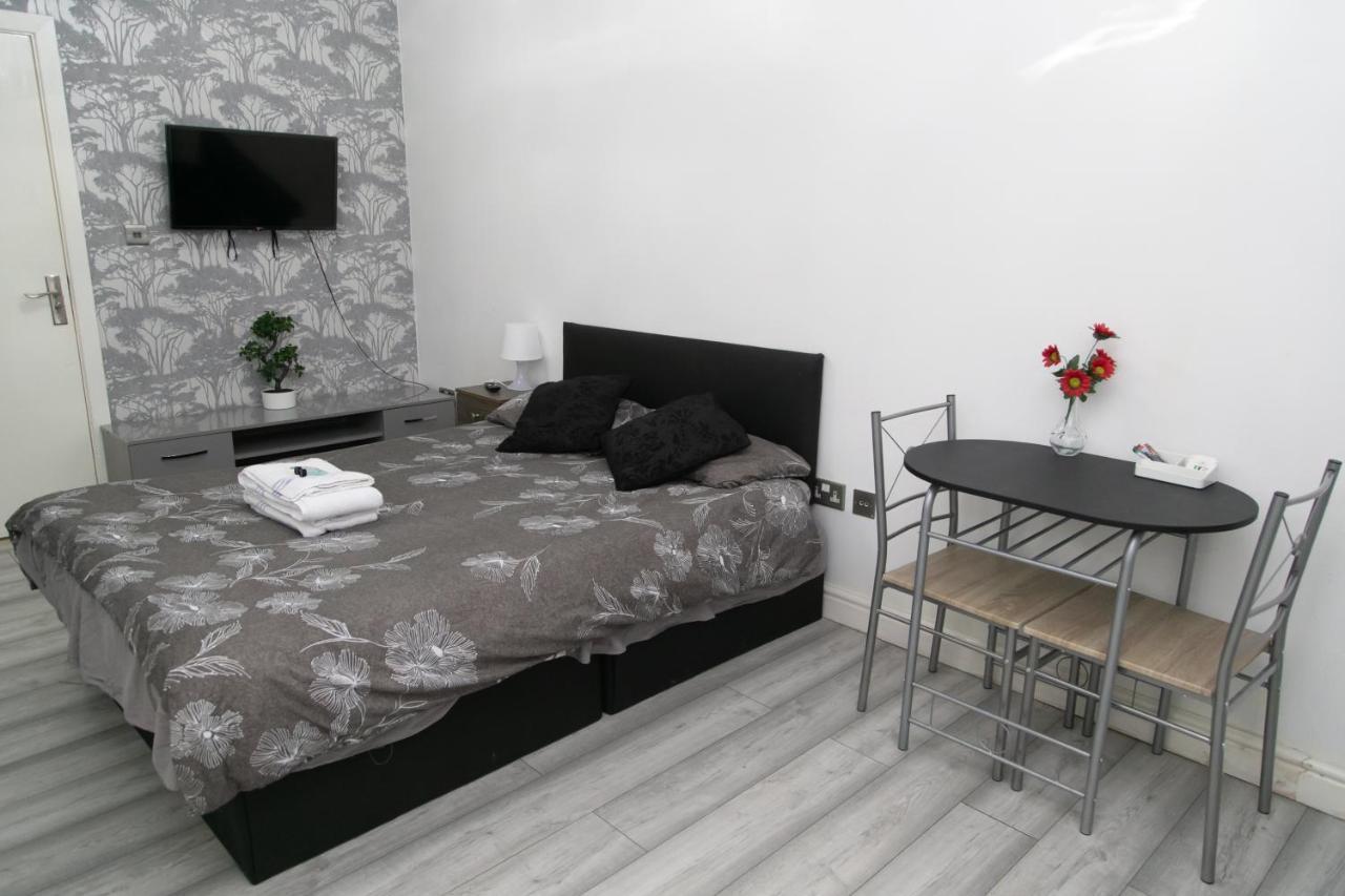 Hills View Apartments Манчестер Екстер'єр фото