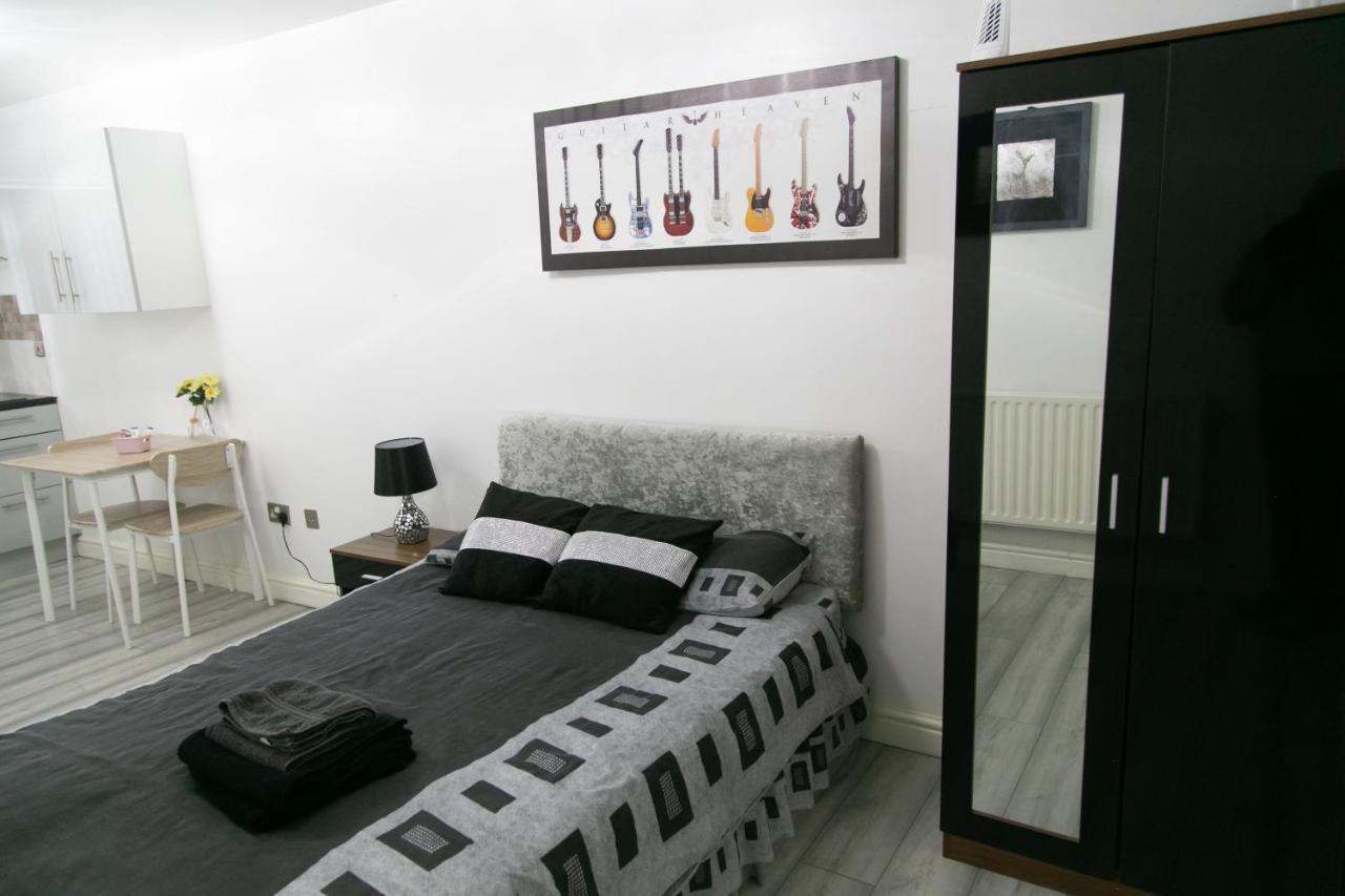 Hills View Apartments Манчестер Екстер'єр фото