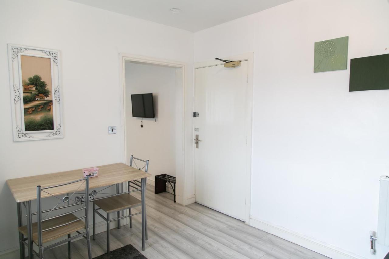 Hills View Apartments Манчестер Екстер'єр фото