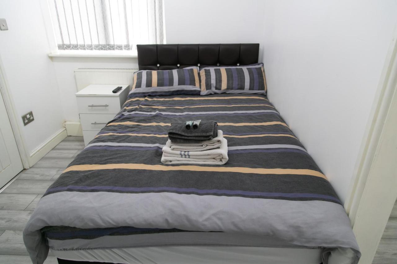 Hills View Apartments Манчестер Екстер'єр фото