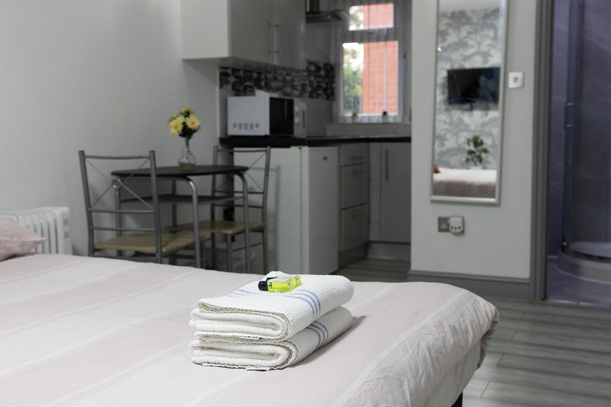 Hills View Apartments Манчестер Екстер'єр фото