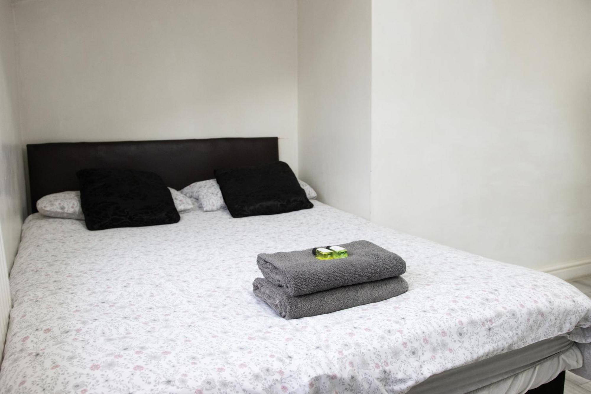Hills View Apartments Манчестер Екстер'єр фото