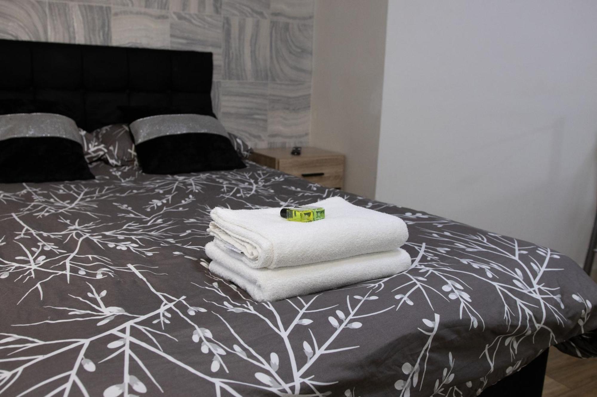Hills View Apartments Манчестер Екстер'єр фото
